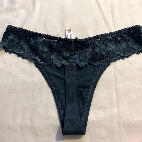 Sz S La vie en rose thong 85% nylon NWT - Picture 2 of 4